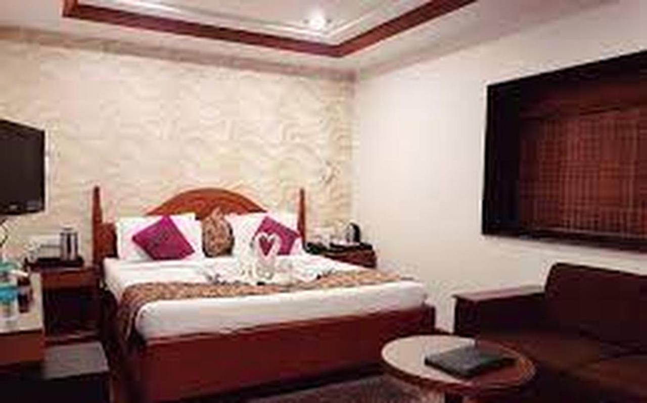 Hotel Punjab Palace Райпур Экстерьер фото