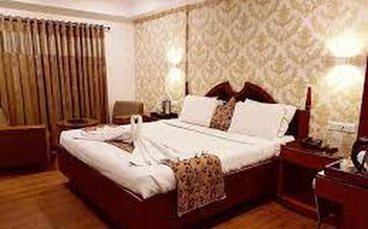Hotel Punjab Palace Райпур Экстерьер фото