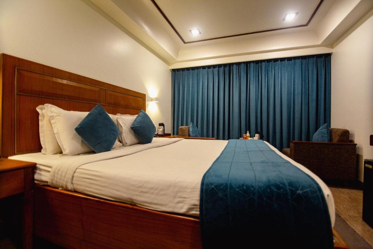 Hotel Punjab Palace Райпур Экстерьер фото