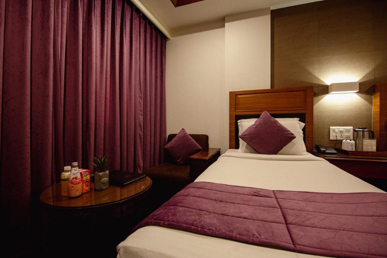 Hotel Punjab Palace Райпур Экстерьер фото